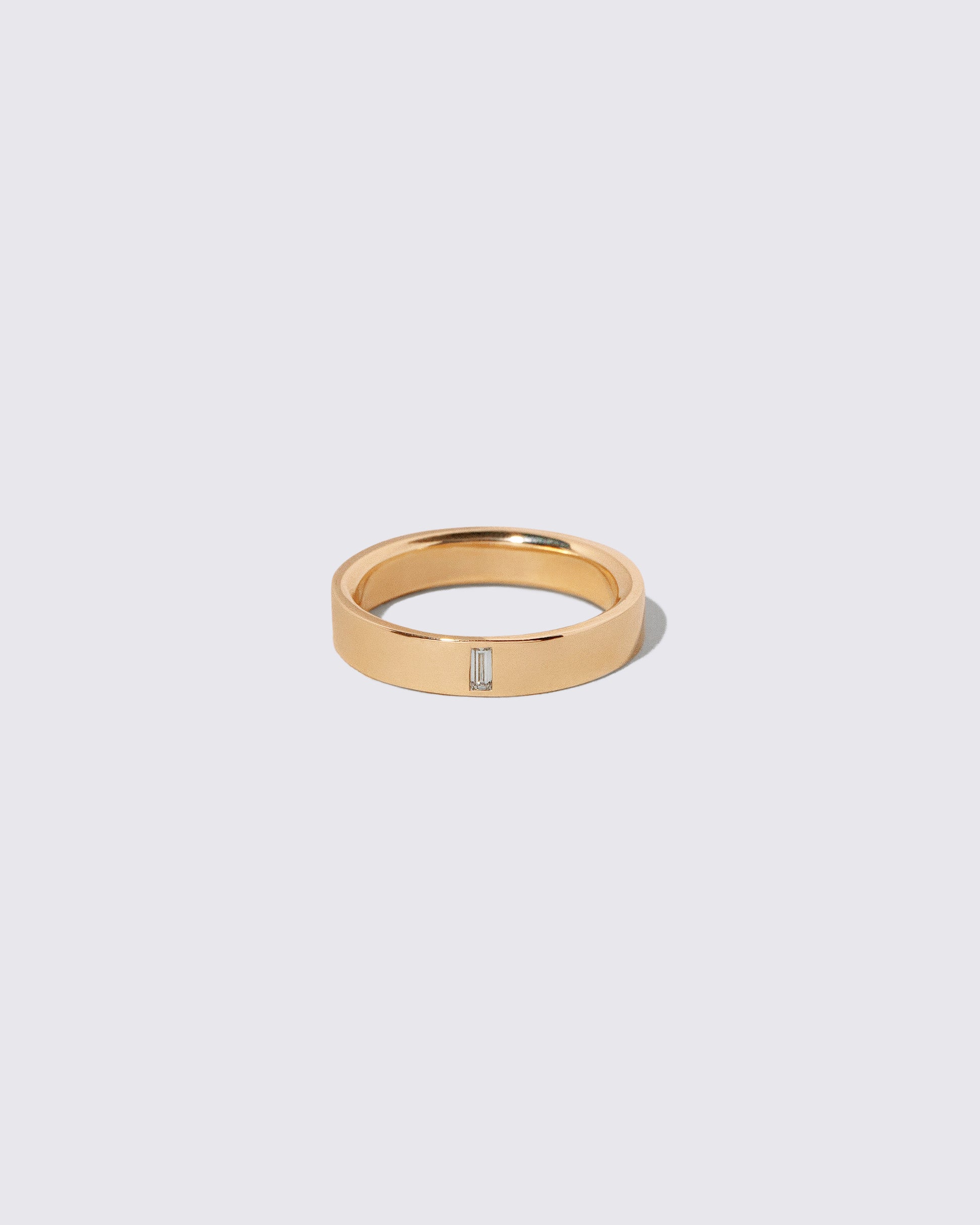 Gold Diamond North South 4mm Baguette-Set Piet Band on light color background.