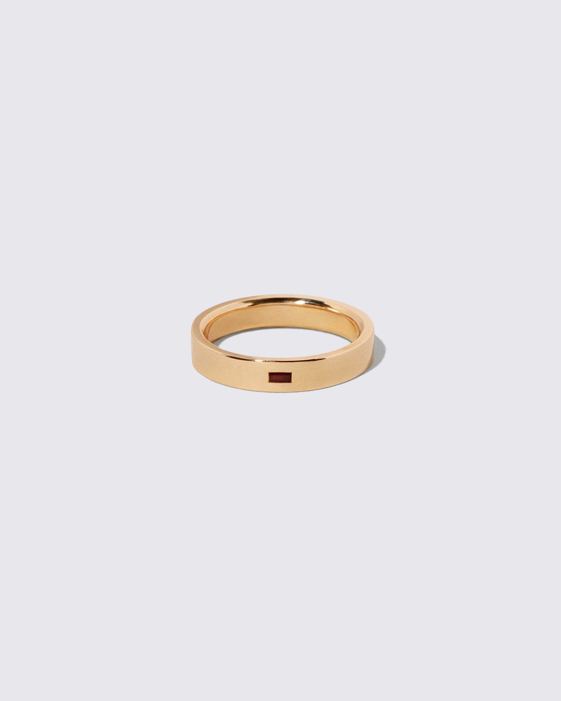 Gold Ruby East West 4mm Baguette-Set Piet Band on light color background.