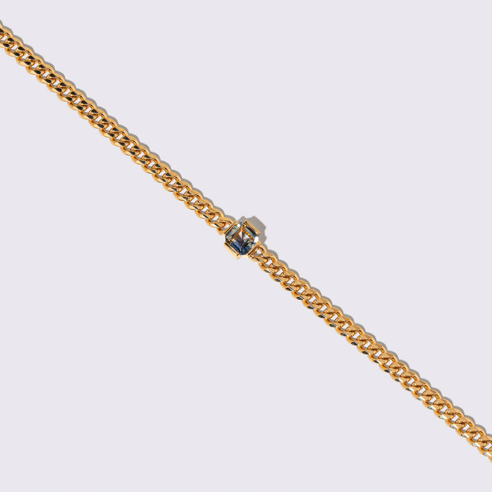 product_details::Closeup details of the Bicolor Sapphire Fold Bracelet on light color background.