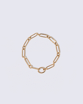 Animated detail view of the detachable Mociun Oval Openable Link closure on the Petite Link Bracelet and Blue Sapphire Gusher Charm on light color background.