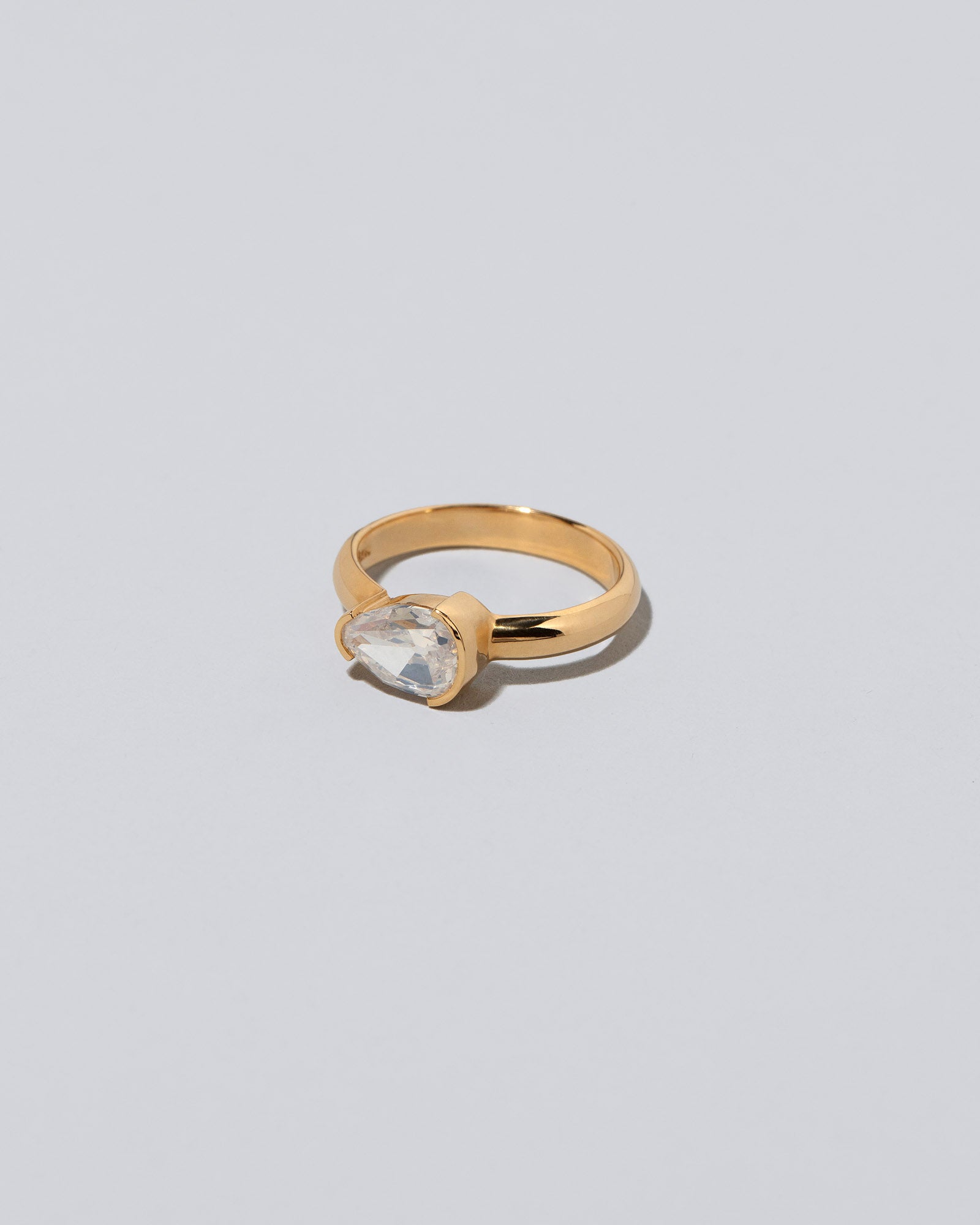 View from the side of the Effervescence Ring on light color background.