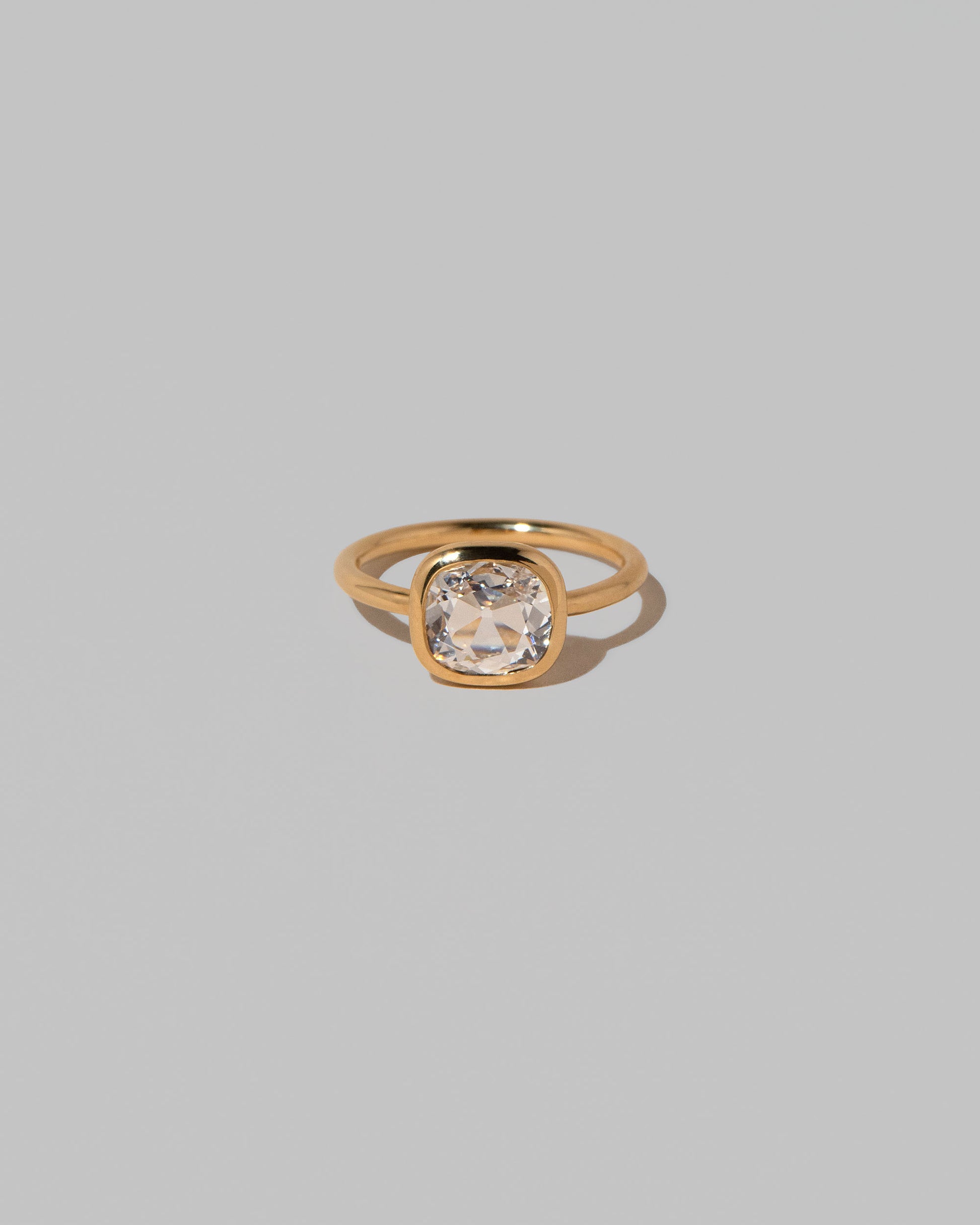 Gusher Diamond Ring 025 on light color background.