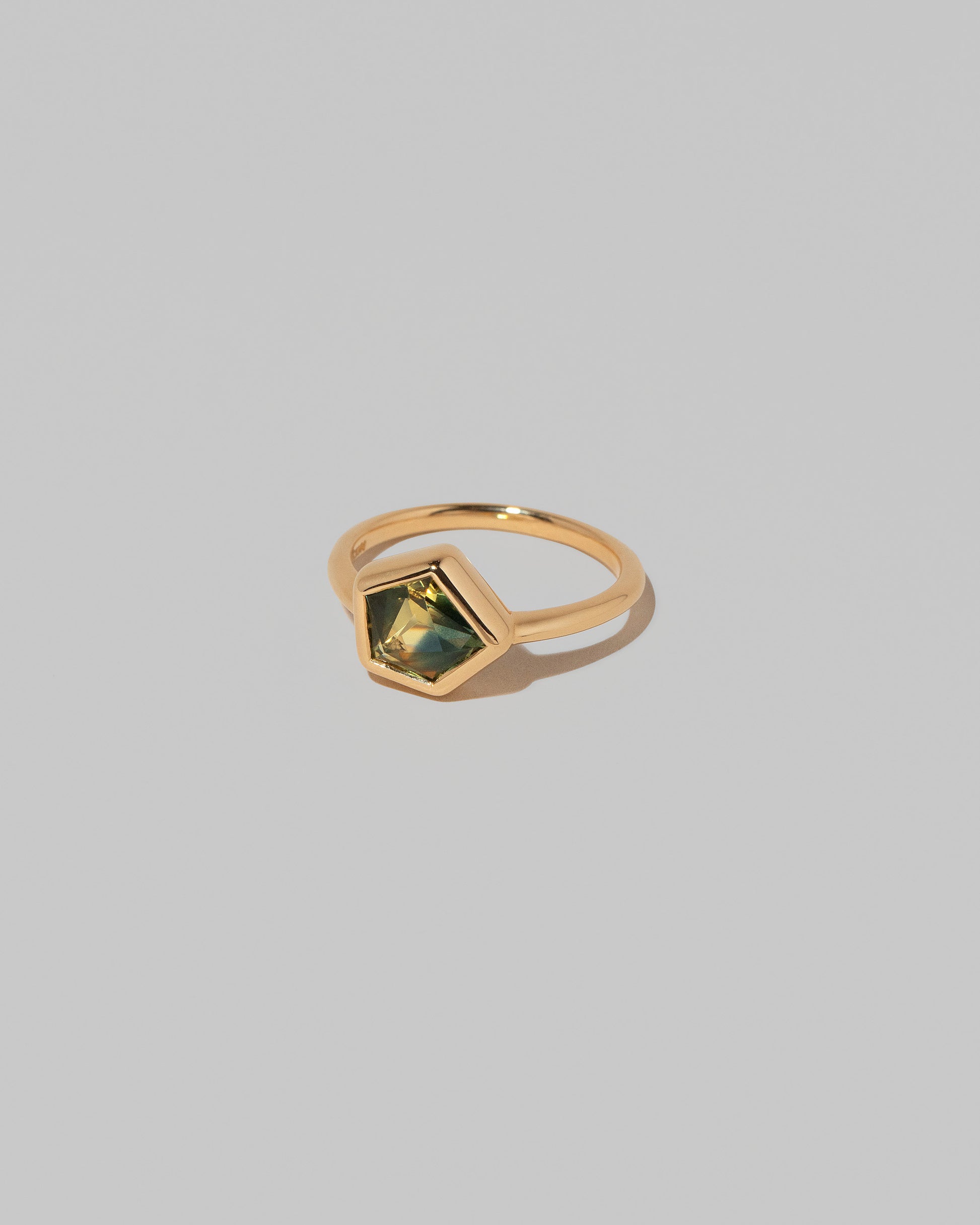 View from the side of the Geyser Bicolor Sapphire Ring 004 on light color background.