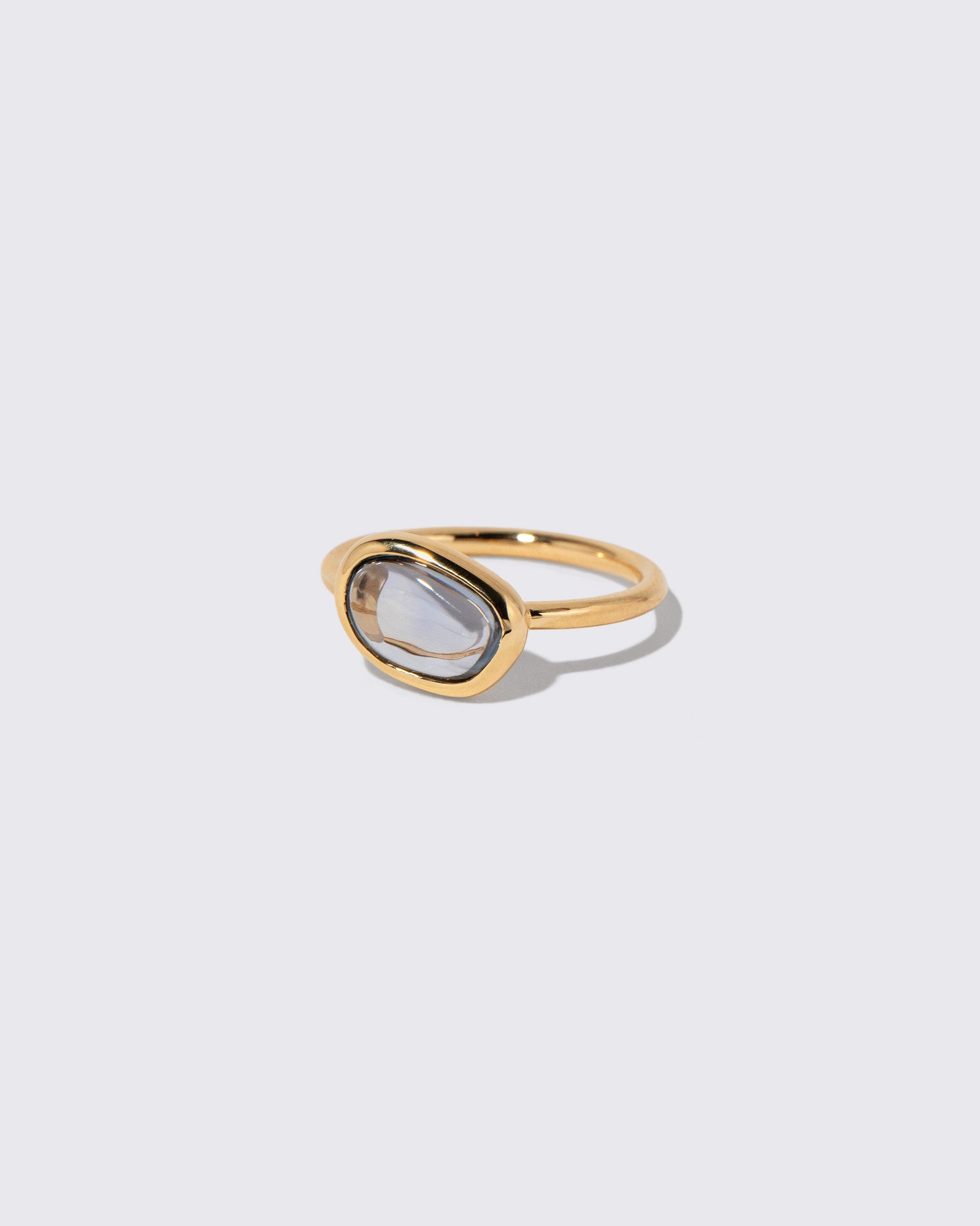 View from the side of the Bicolor Sapphire Gusher Ring on light color background.