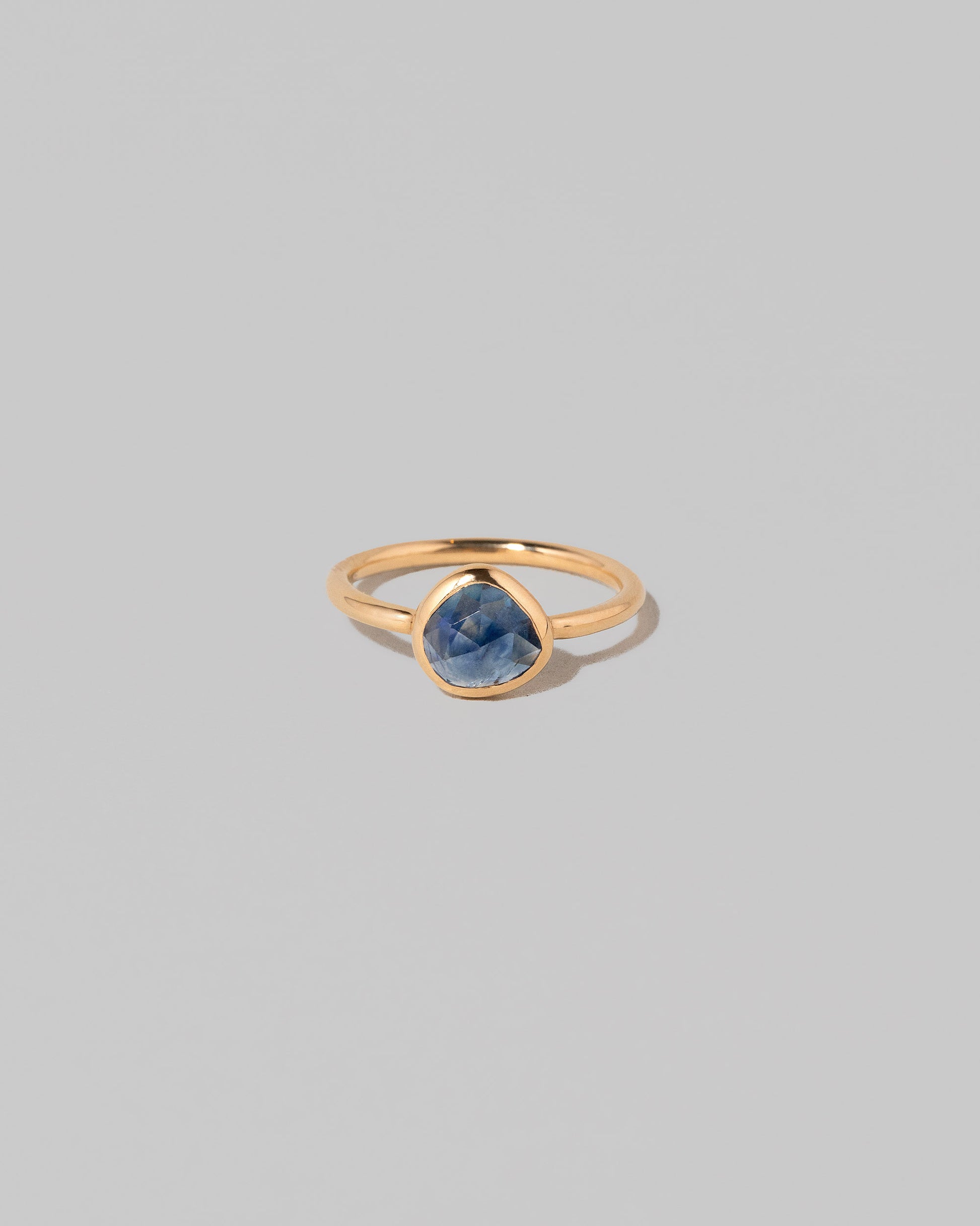 Gusher Blue Sapphire Ring 005 on light color background.