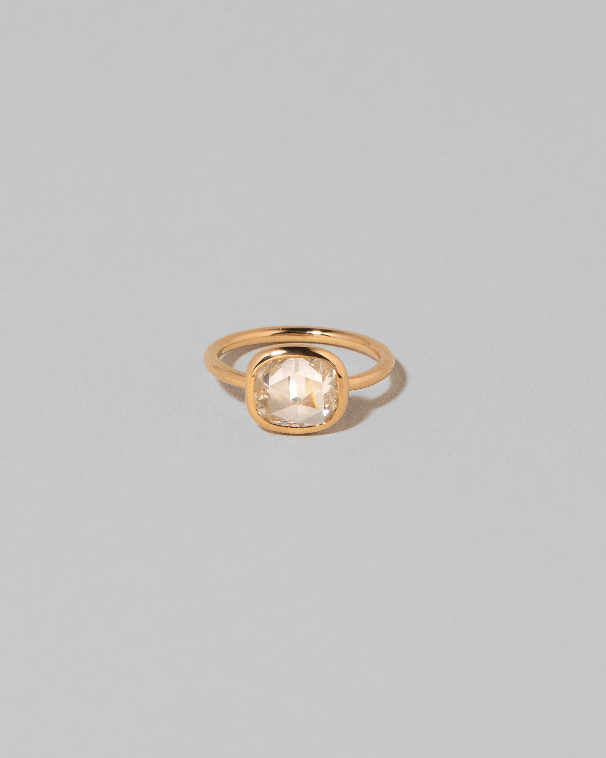 Gusher Diamond Ring 006 on light color background.
