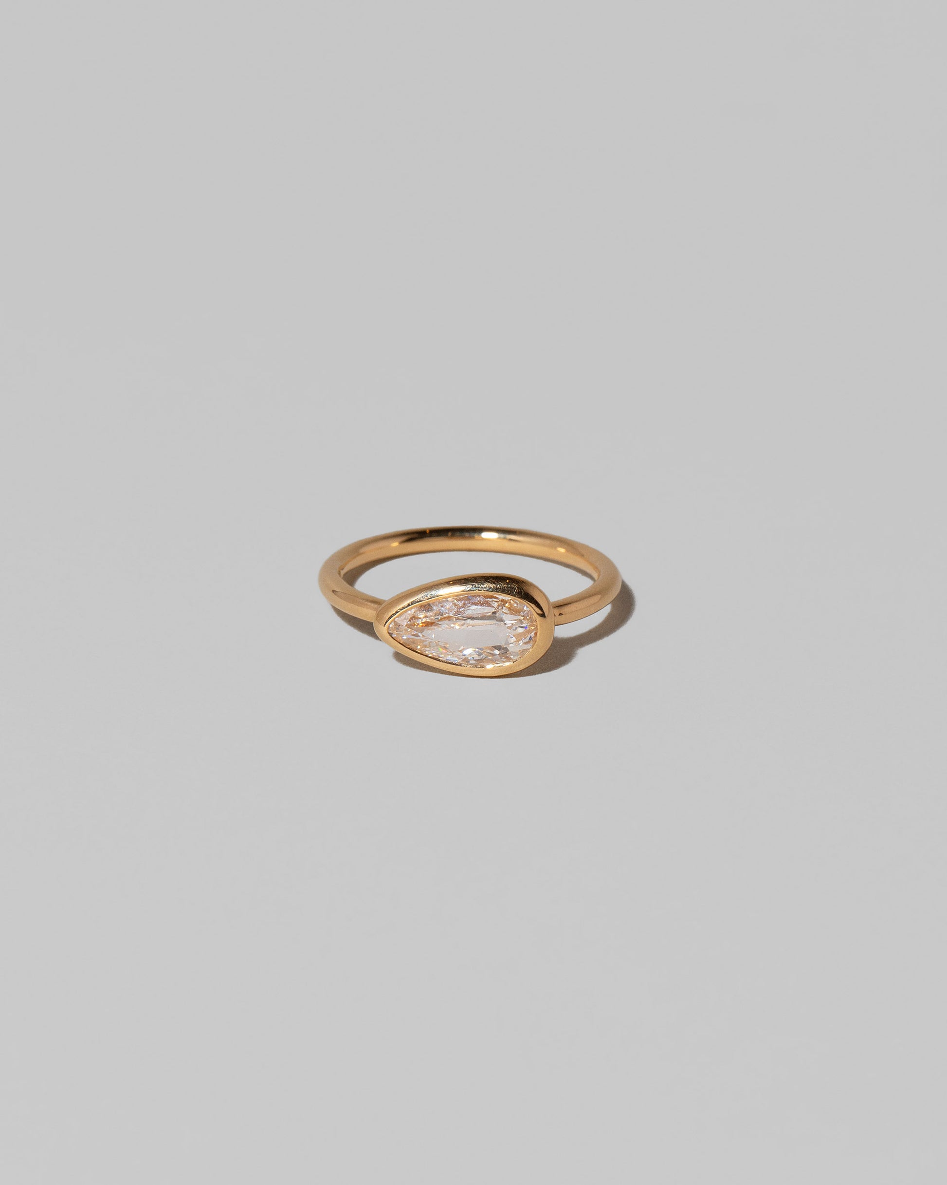Gusher Diamond Ring 014 on light color background.
