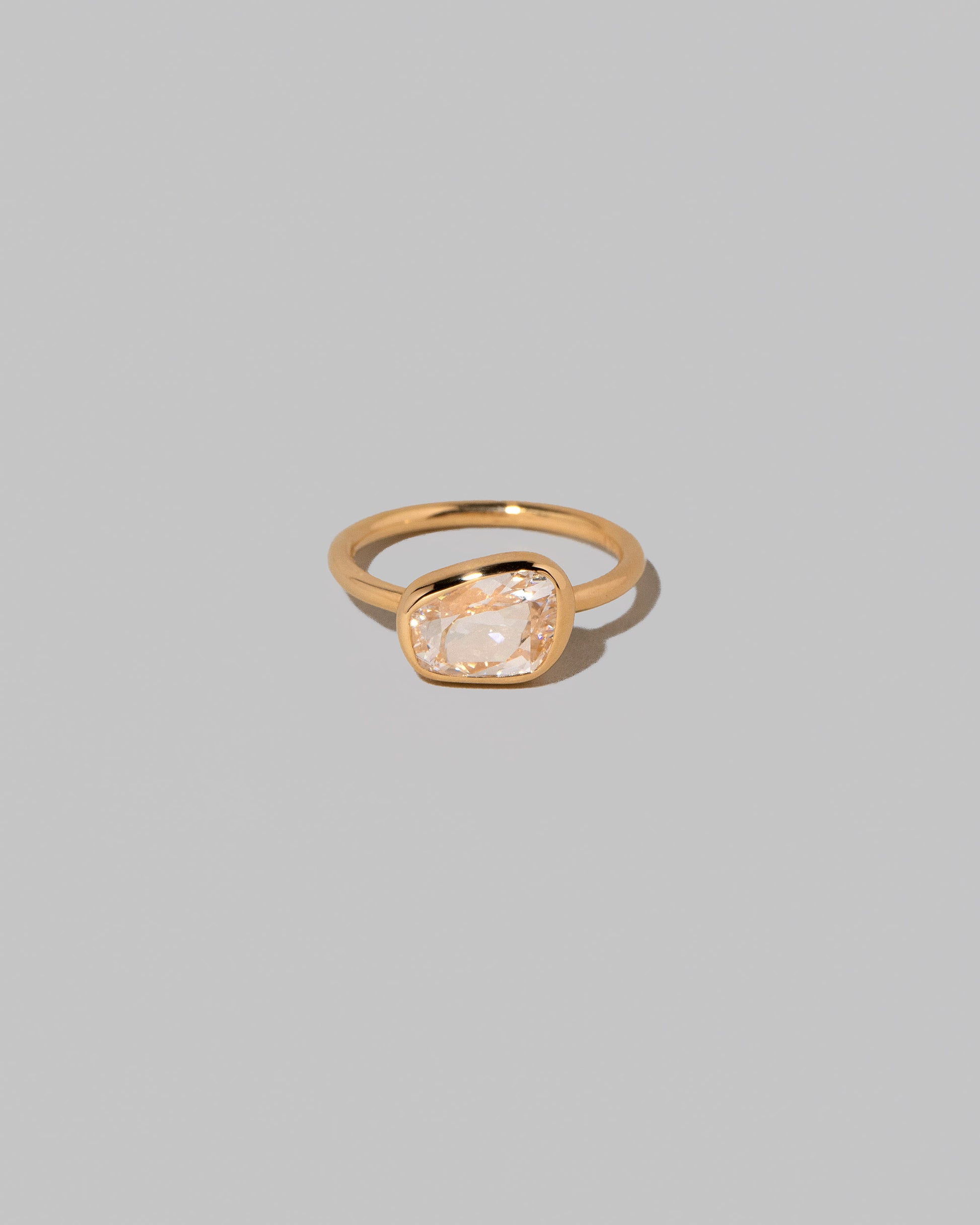 Gusher Diamond Ring 016 on light color background.