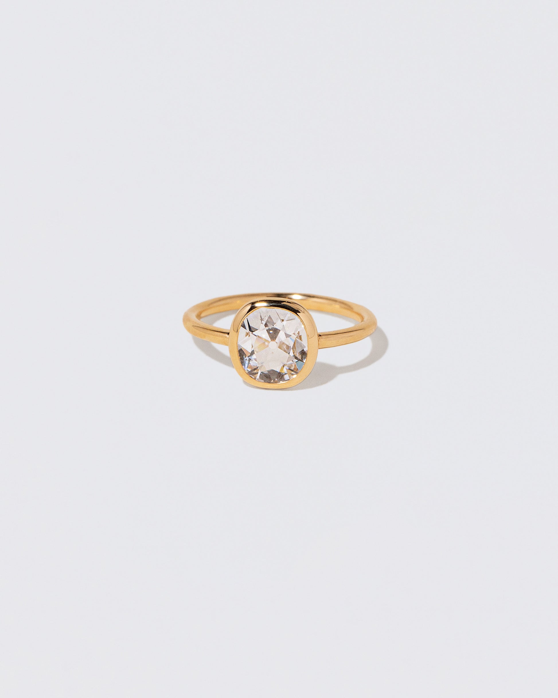 Gusher Diamond Ring 057 on light color background.