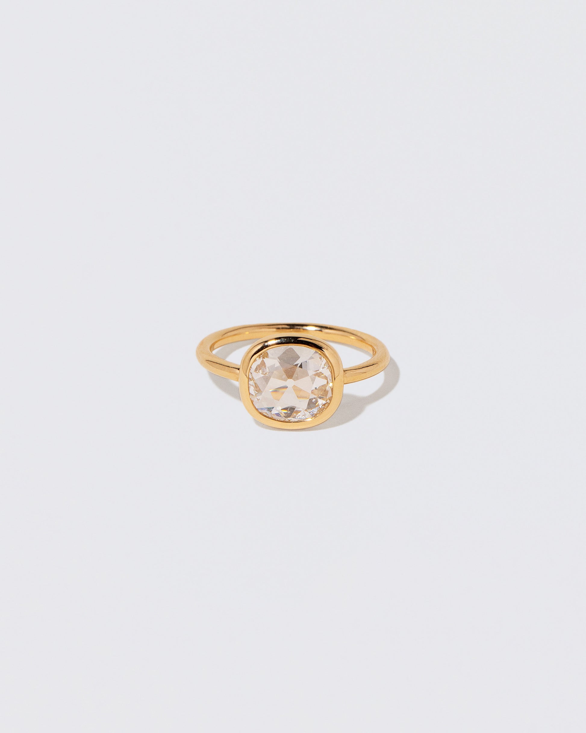 Gusher Diamond Ring 058 on light color background.
