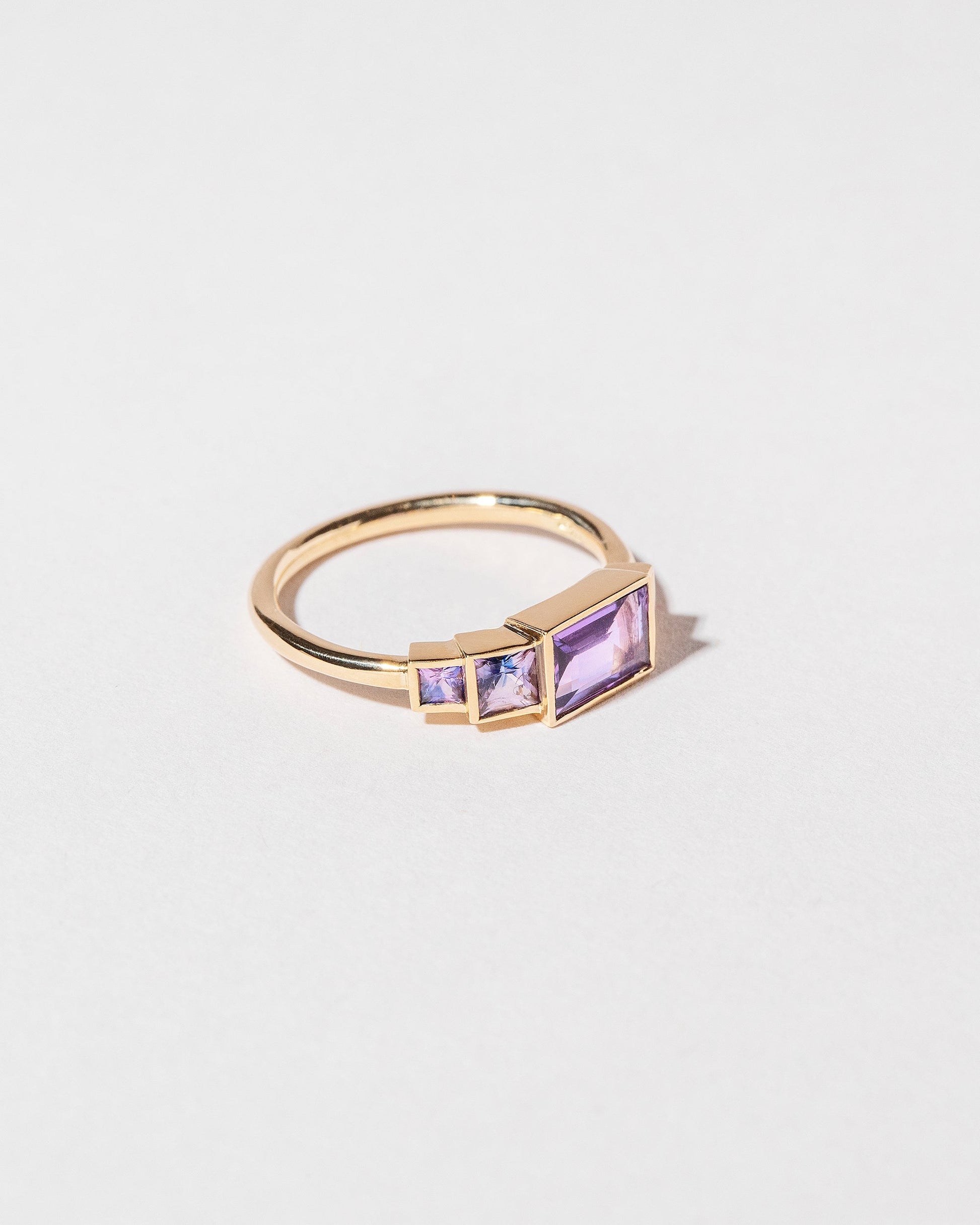 Gelos Ring on light color background.