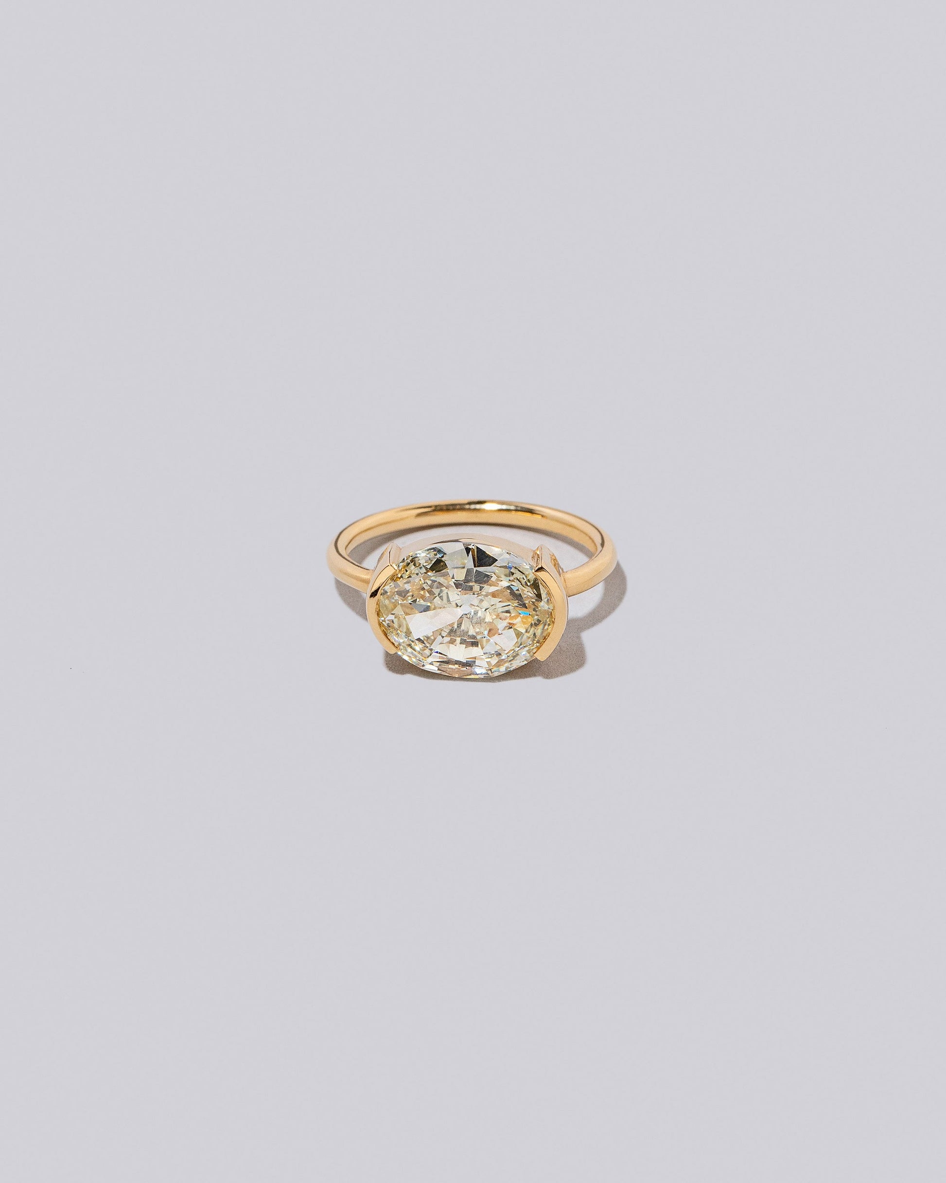 Tempo Ring on light color background.