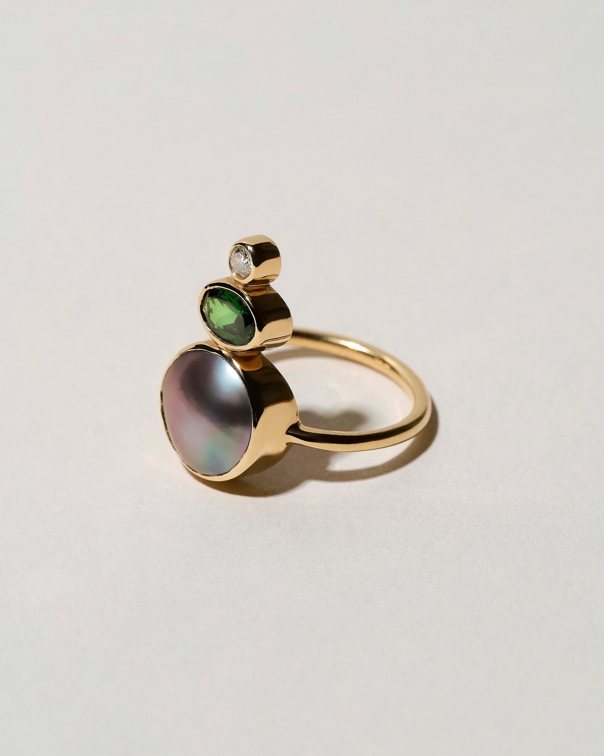  Oskar Ring on light color background.