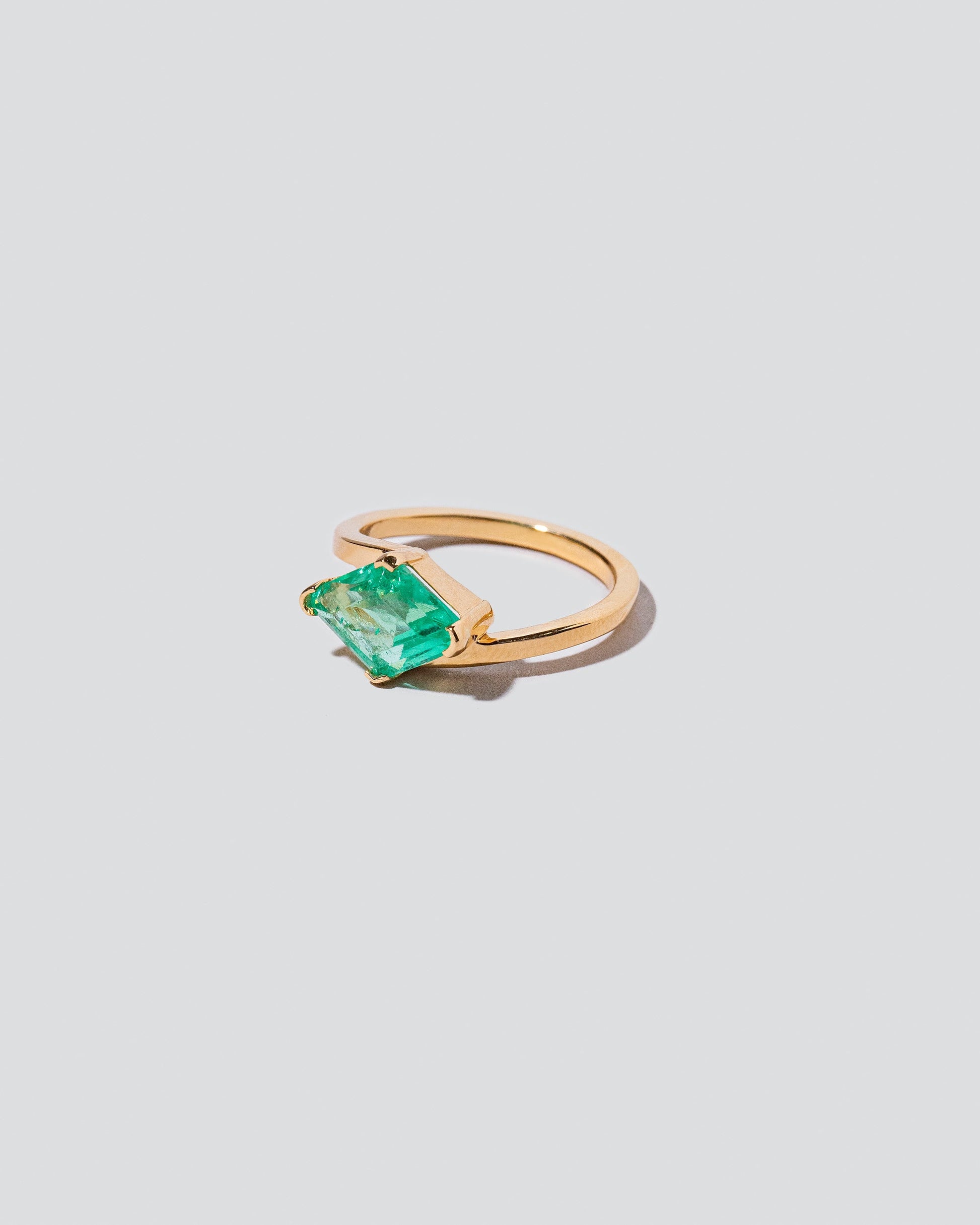 View from the side of the Anthias Ring on light color background.