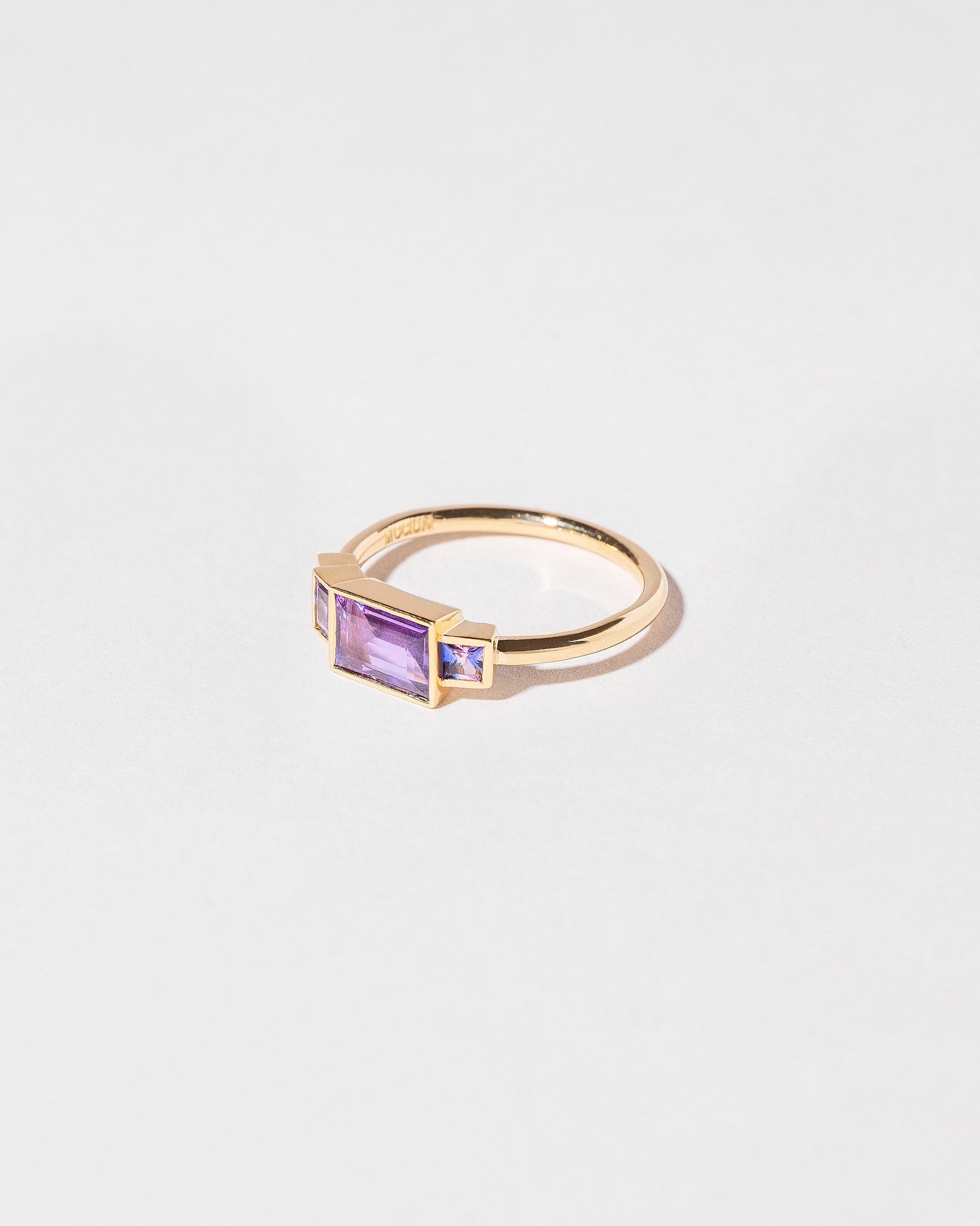  Gelos Ring on light color background.