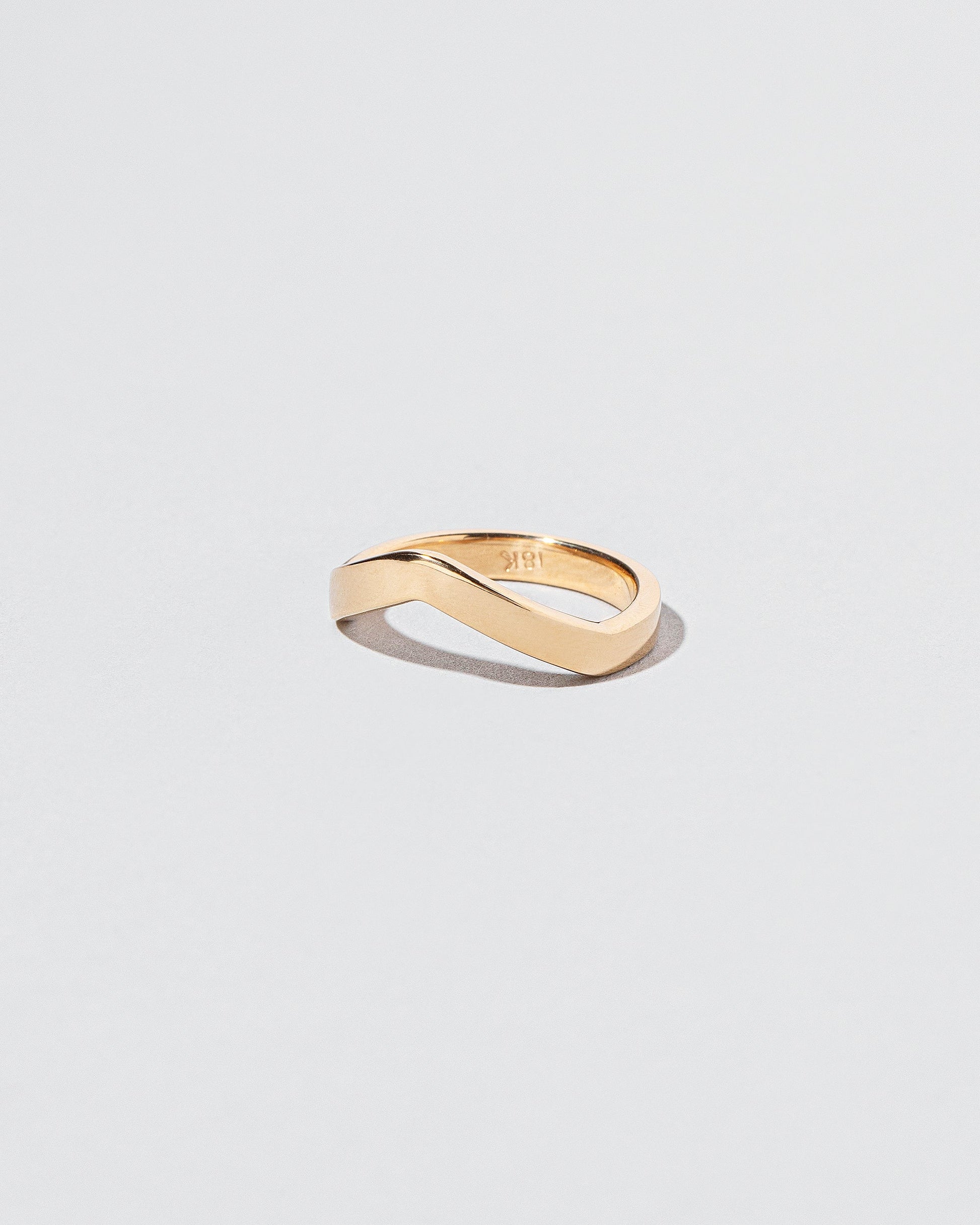  Peak Band - Wide on light color background.