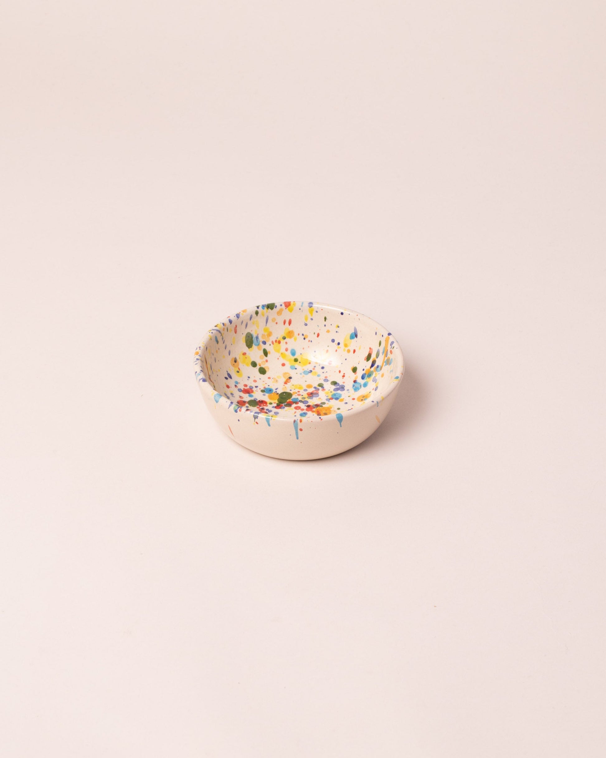 Closeup details of the La Ceramica Vincenzo Del Monaco Colored Drops Dessert Bowl on light color background.
