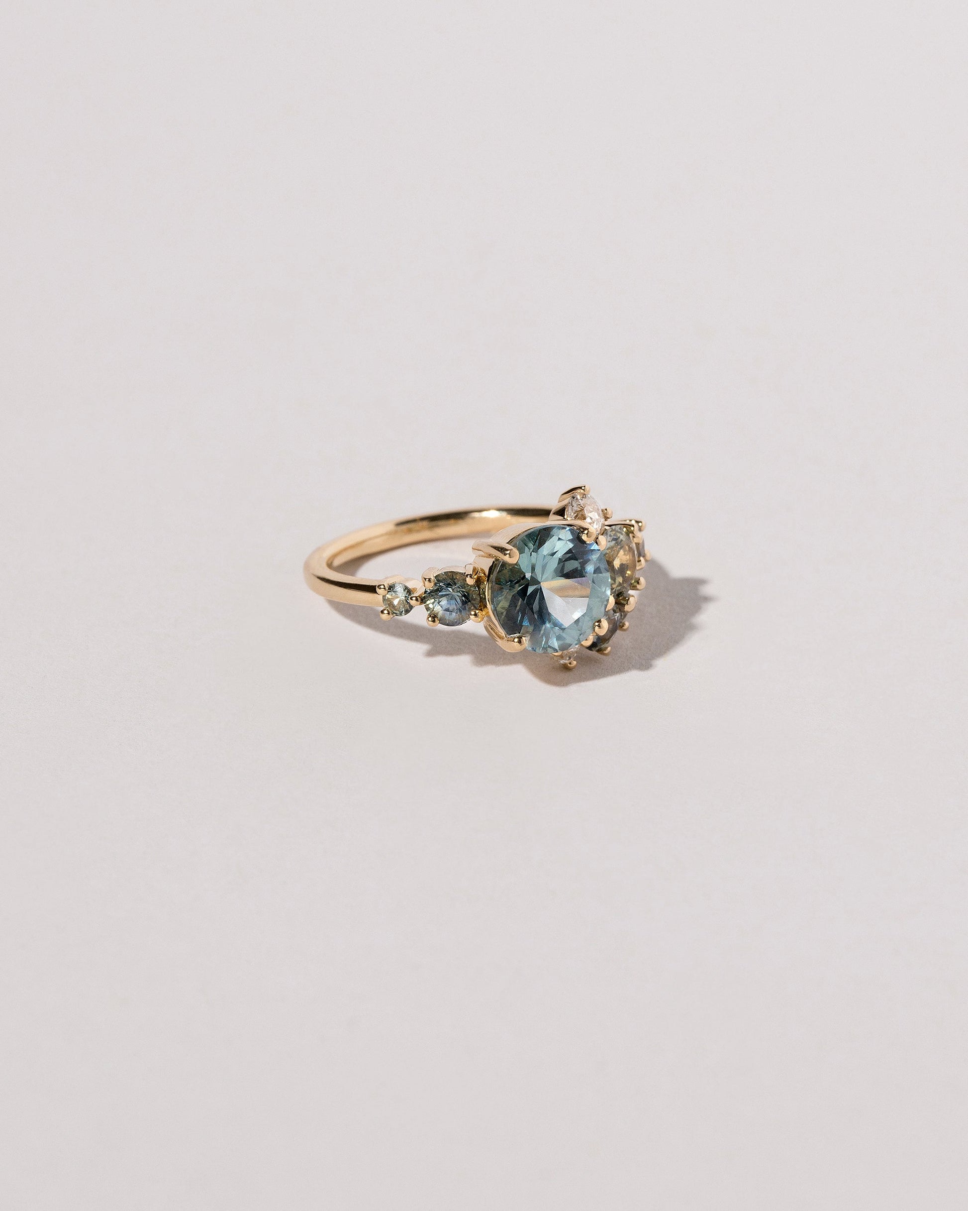  Montanum Ring on light color background.