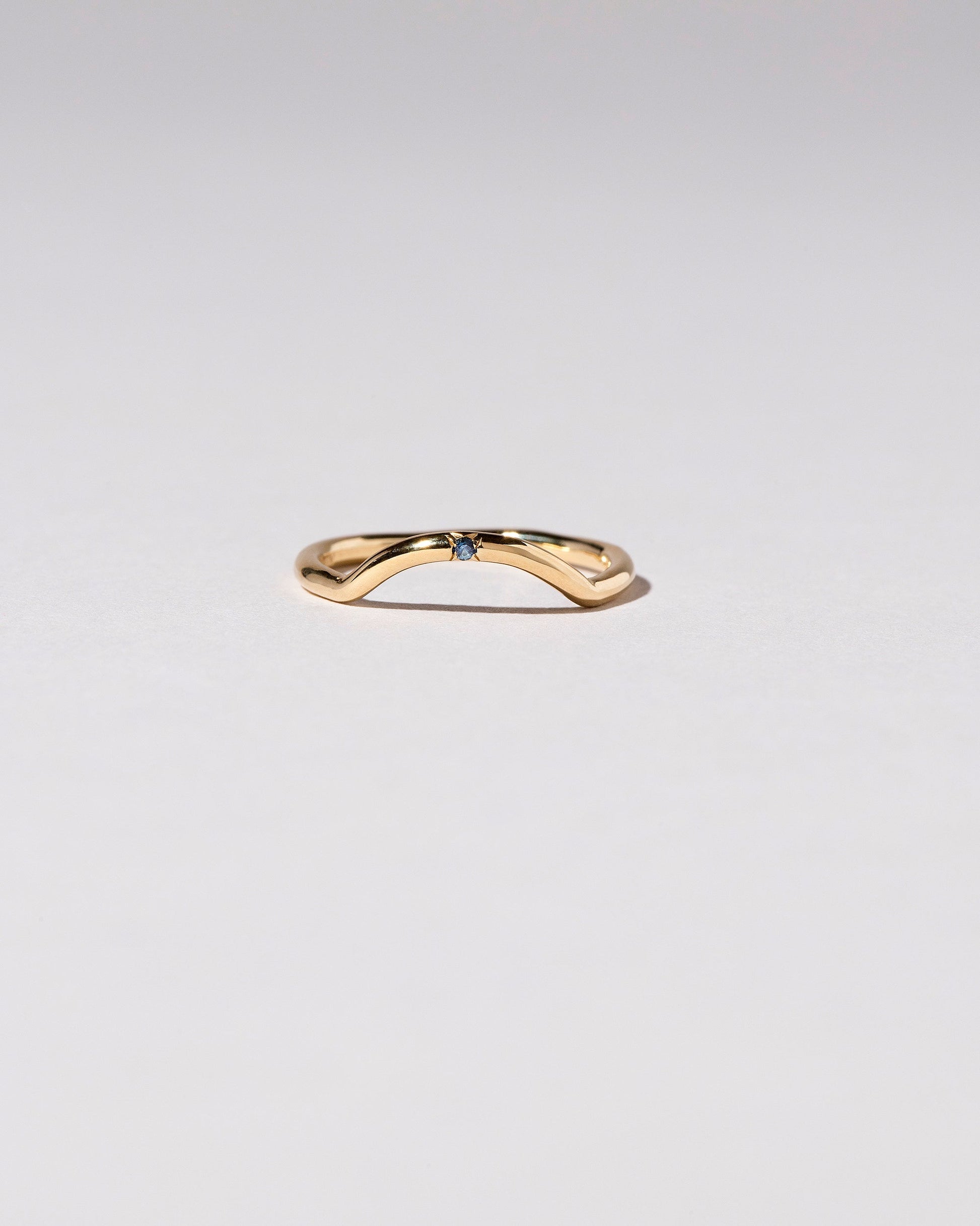  Mini Curve Band - Single Stone on light color background.