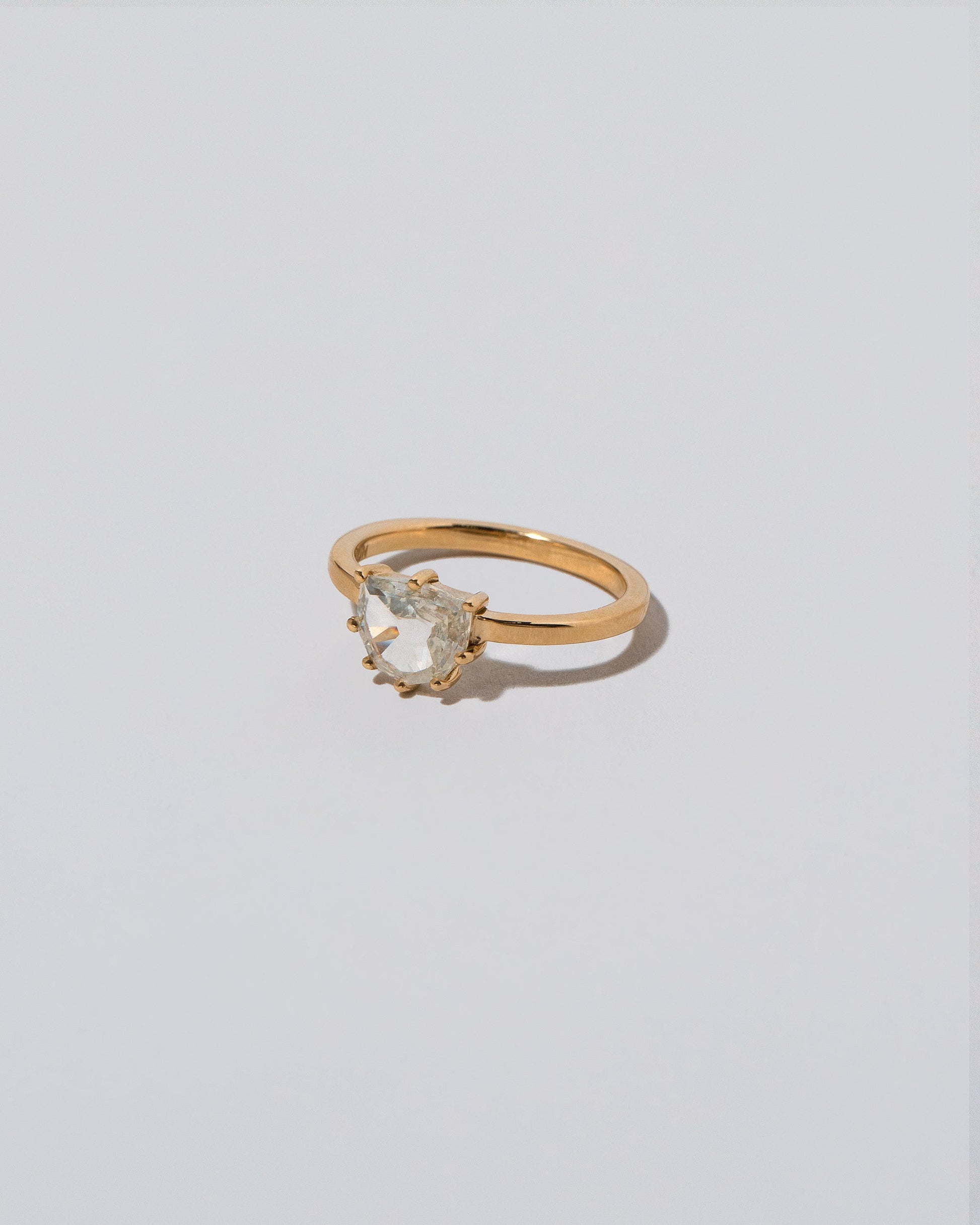 View from the side of the Coupé Ring on light color background.