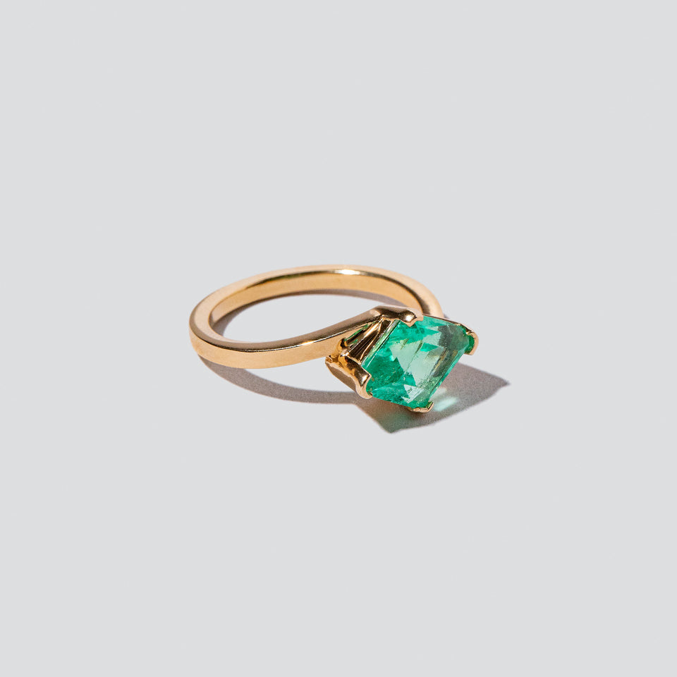 product_details::Closeup details of the Anthias Ring on light color background.