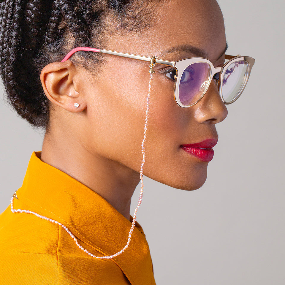 product_details::Convertible Optical Chain on model.