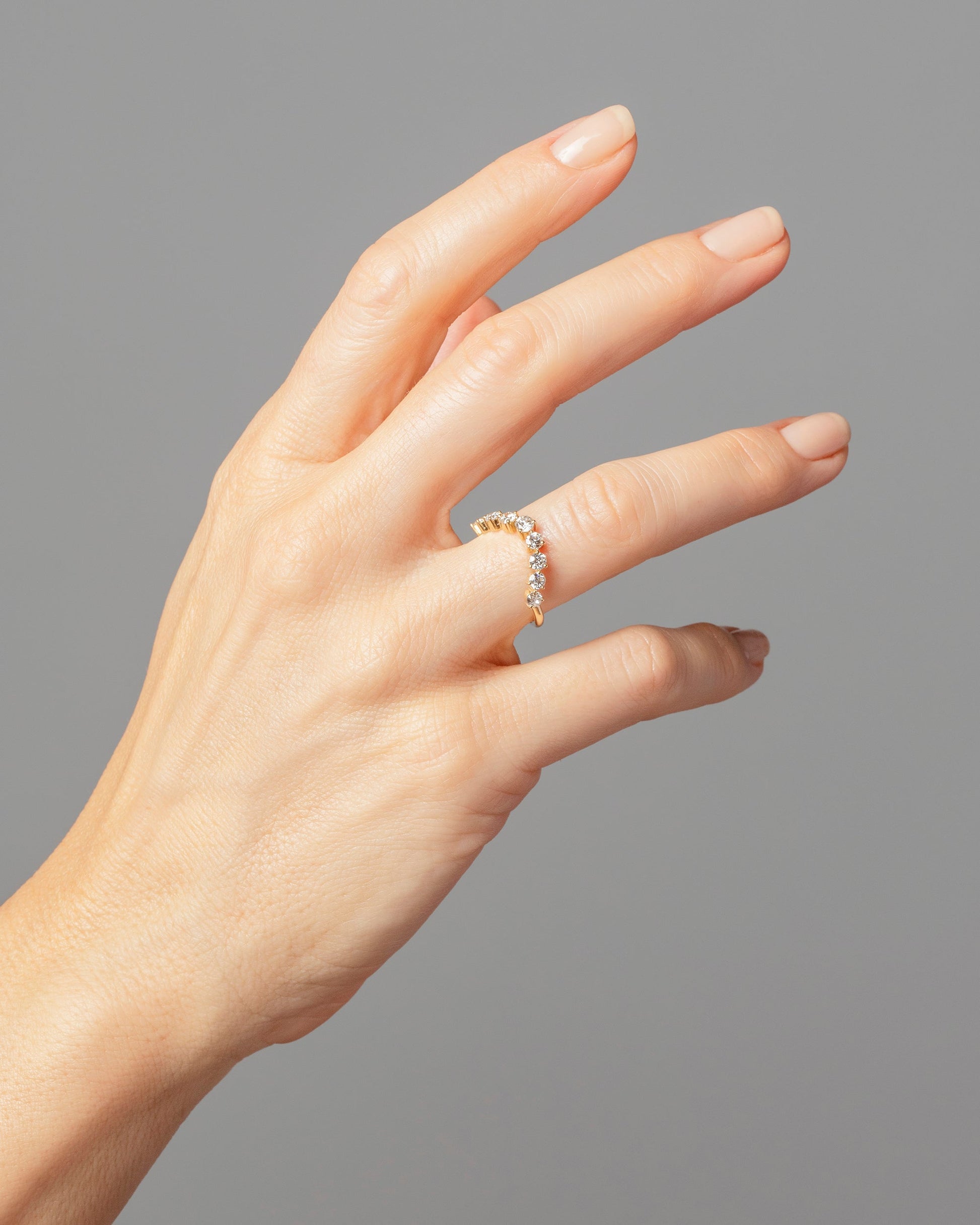 Diamond Swell Band on model.