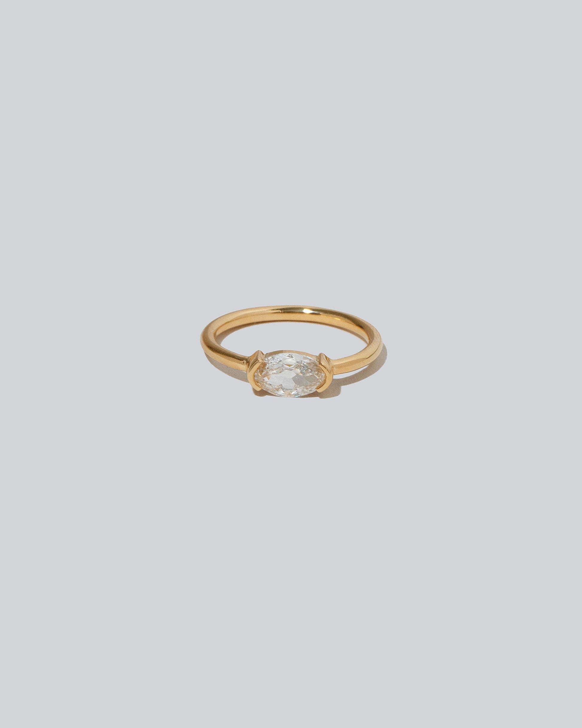 De Coté Ring on light color background.