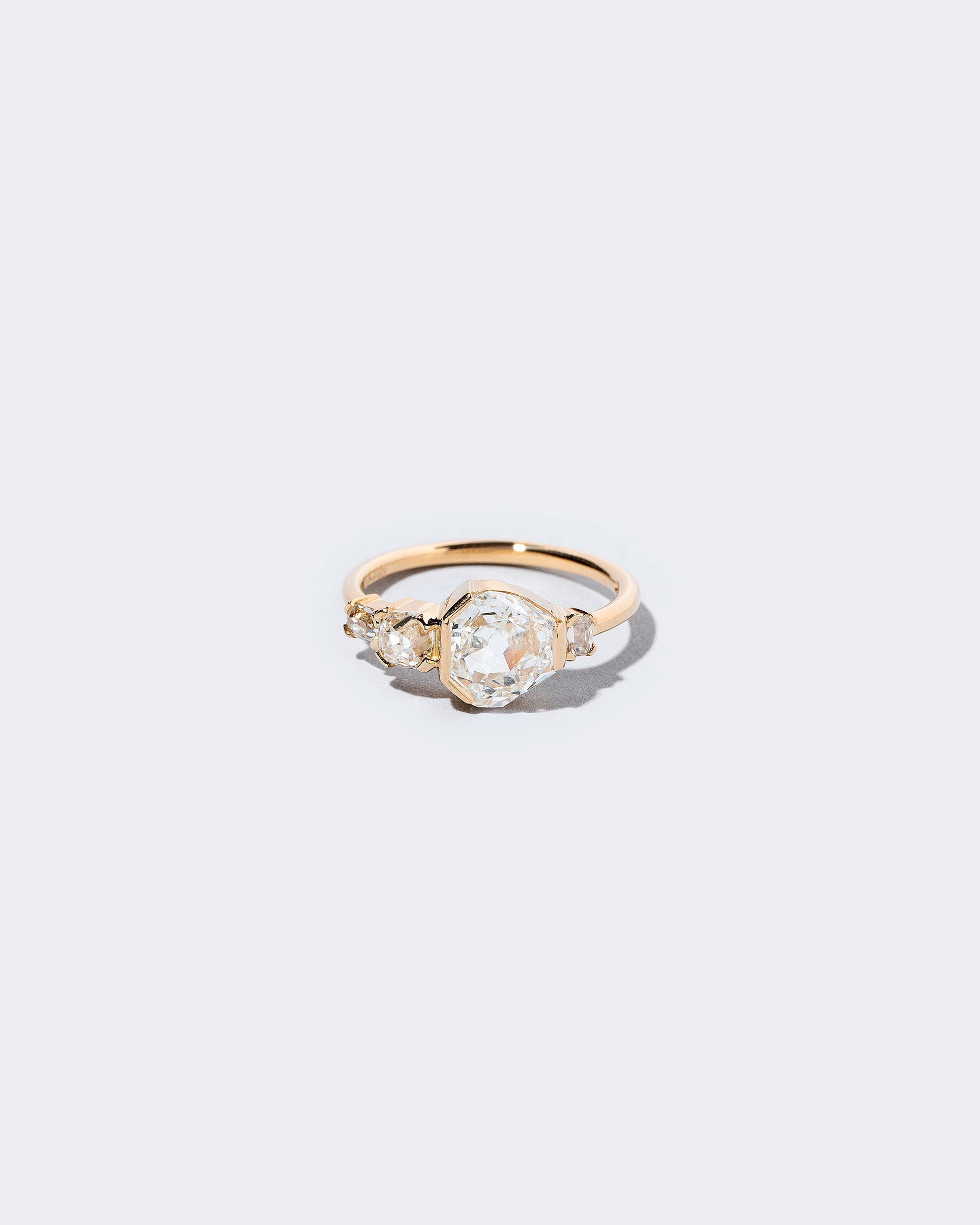  Valinor Ring on light color background.