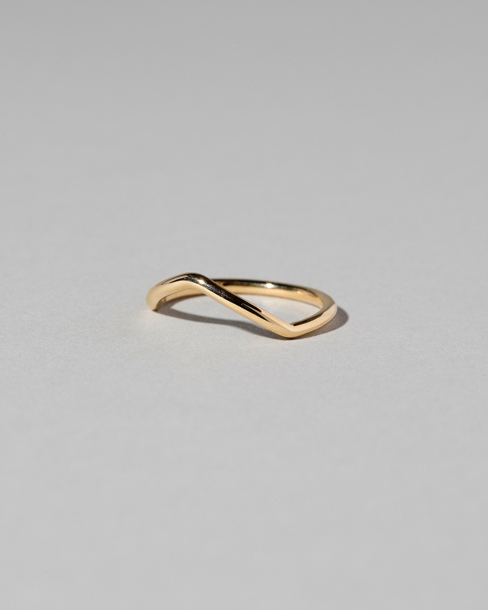  Peak Band - Round on light color background.